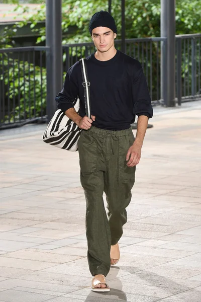 Look 28